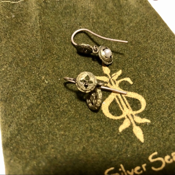 Hand patinaed bronze and pearl earrings - Picture 4 of 4